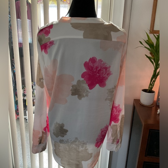 Calvin Klein Floral Button Down Top - Picture 2 of 5